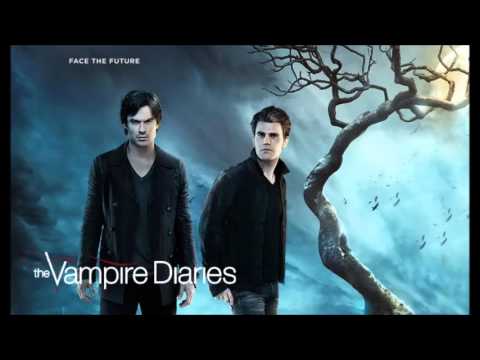 The Vampire Diaries 7x04 These boots are made for walkin' (Parkay Quarts)