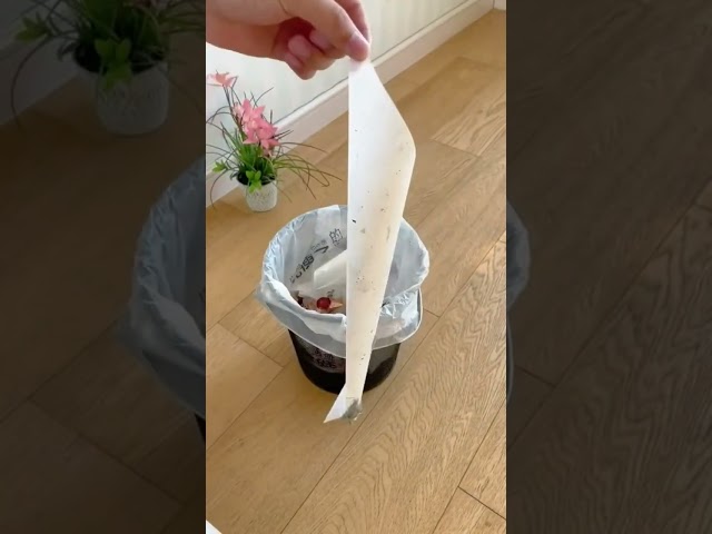 فرشاة تنظيف السجاد من الشعر، بكرة اسطوانية لاصقة تعمل على تنظيف الشعر المتساقط والوبر وشعر القطط والحيوانات الاليفة