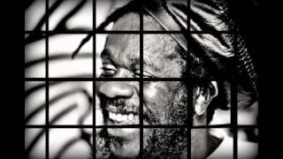 Dennis Brown - Queen Majesty + Lyrics