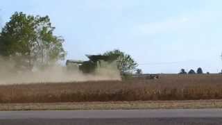 preview picture of video 'Harvesting Soybeans 1080p'