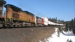 preview picture of video 'Double warbonnet Z train'