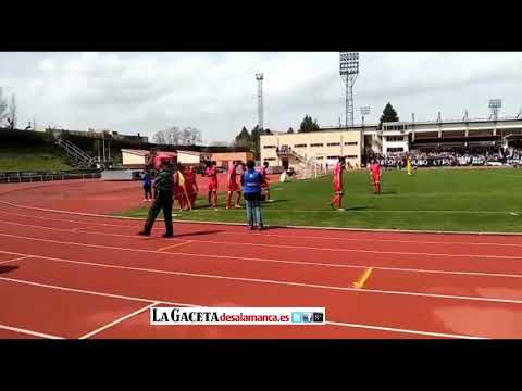 La afición del Salmantino UDS celebra el gol del empate marcado por Garban (1-1)