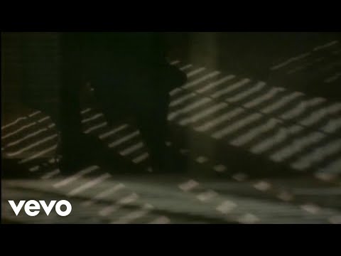 Reba McEntire - Rumor Has It (Official Music Video)