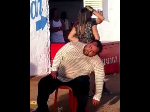 Juquitibense entorta no Bar do Seu Boga na Favela dos Brancos