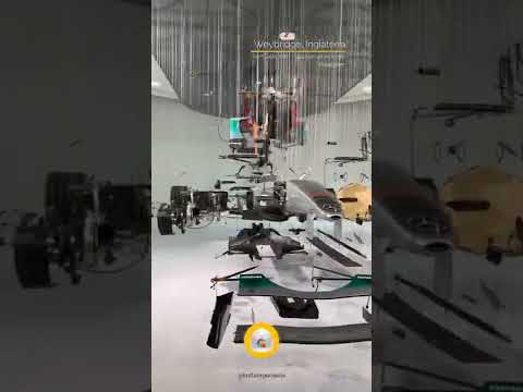 Thumbnail for Exhibición de todas las piezas de un Mercedes AMG F1 by Video c, video, vide