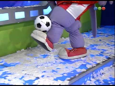 Tinelli y el Oso Arturo,  jueguitos con la pelota - Videomatch