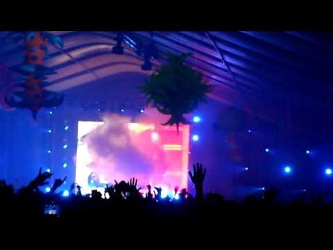 Kaskade - "Dynasty" (Dada Life Remix) at Beyond Wonderland 2011