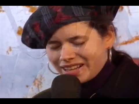 R.E.M. 1990-06-03 - The Big Day, Scotland ('Hello In There' - Stipe, Bragg , Merchant & Tivey)