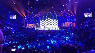 La chanson des Restos - @Les Enfoirés 2016 (concert du 25-01-2016)