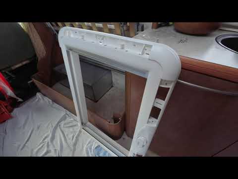 Replacing my motorhome skylight. (Dometic Heki 3 Plus 960x655)