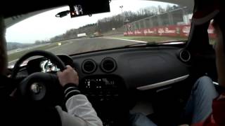 preview picture of video 'Alfa Romeo 4C sul circuito lungo di Varano de'Melegari.'
