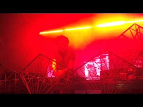 DJ THIAGO COSTTA playing 'Edson Pride - Baila Comigo (Sweet Beatz Project)' GLAM 4 ANOS - RECIFE/PE