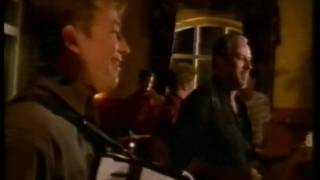 Rowwen Hèze: Dan Is Het Mar Dom