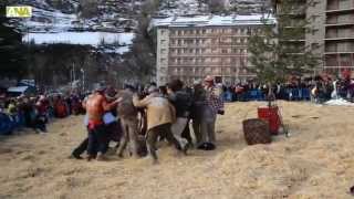 preview picture of video 'Encamp celebra el tradicional Ball de l'Óssa'