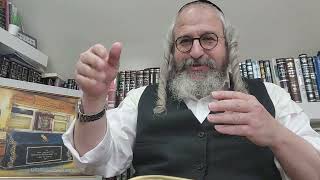 שיעורים קצרים הכנה לאורות ימי הפורים תשפ"ו – ביידיש – 4 – ע"פ אוצר היראה 'תשובת השנה' פורים אות לב (הרב מוטה פראנק) - התמונה מוצגת ישירות מתוך אתר האינטרנט יוטיוב. זכויות היוצרים בתמונה שייכות ליוצרה. קישור קרדיט למקור התוכן נמצא בתוך דף הסרטון