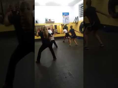 Vinicius dançando Zumba