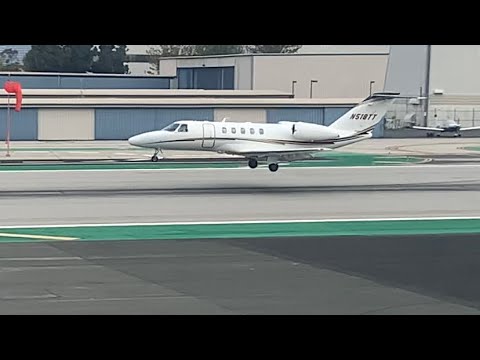 Cessna citation CJ4 landing at Santa Monica airport