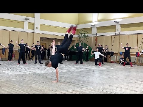 Українські трюки в ПОВІТРІ з ГОПАКА 💪 Ансамбль Вірського