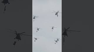 ハノイで80周年本格ヘリコプター編隊飛行