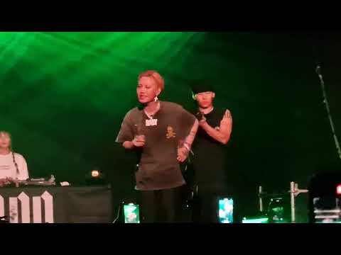 Bloo.Muse.Fox in the city tour.Madrid