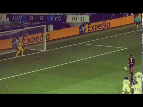 Depay penalty v Juventus