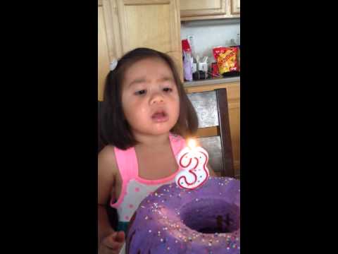 Jaina blowing her cake