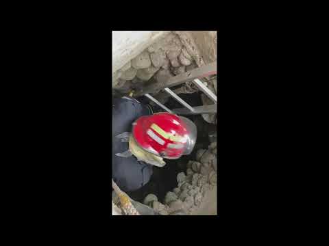 Bărbat extras de salvatori din fântână