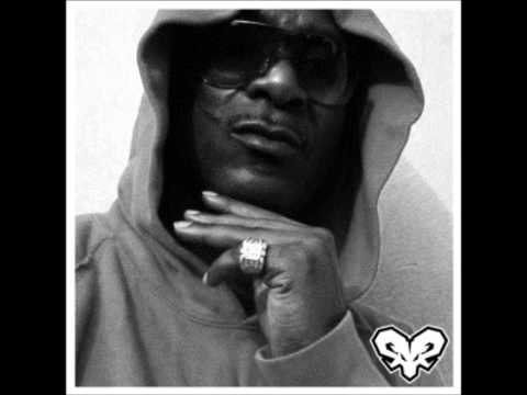 RAZOR X PRODUCTIONS (THE BUG Vs THE ROOTSMAN) feat CUTTY RANKS boom boom claat