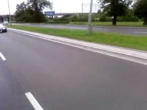 Bugatti Veyron vs renault master 2.5dci