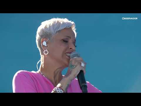 Mariza canta "Foi Deus" no palco do Parque Eduardo VII e Papa Francisco aplaude