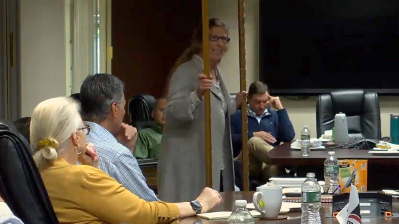 Promotional video thumbnail 1 for Linda Peck - Leadership & Excellence For Impact