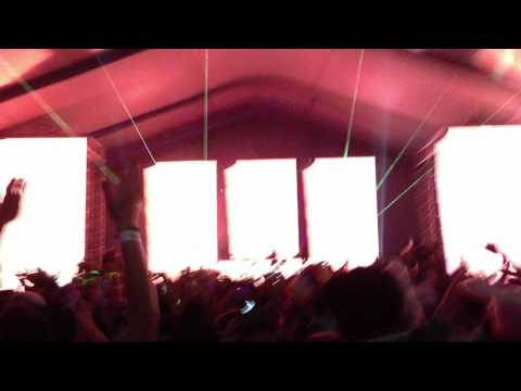 Otto Knows playing  Kick out the epic motherfucker - Beyond Wonderland 2012