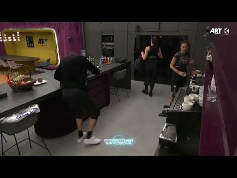 "Ko me ta palue", Vedati e imiton Stresin, "përplaset" me Julianën - Big Brother VIP Kosova