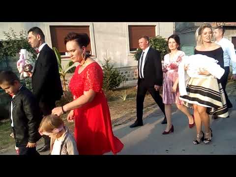 La Ieșirea de la Biserica din Victor Vlad Delamarina Timiș spre casă.