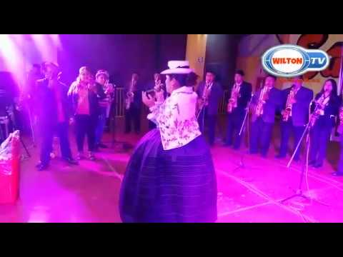 Tunantada Purito Pacte en concierto canta Marycielo Vallegos