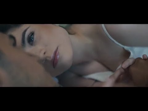 Japiaguar -  Amigos Con Derecho Ft  Mama Santa