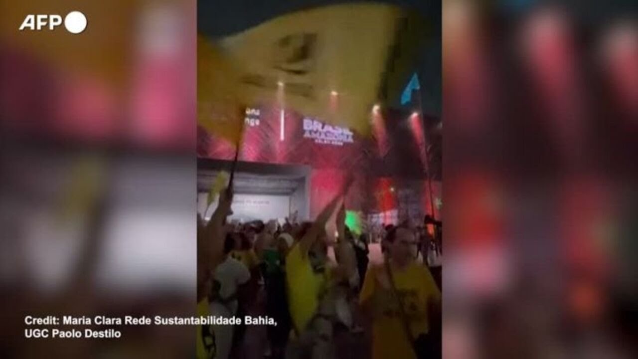 Tensione alla Cop30, manifestanti invadono la zona blu