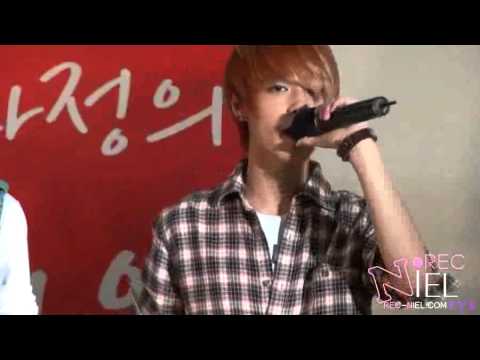 111010 L.Joe just being the perfect human being he is nbd *______*