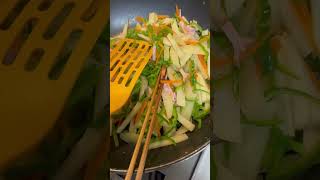 炒めてるのに煮てるBBA