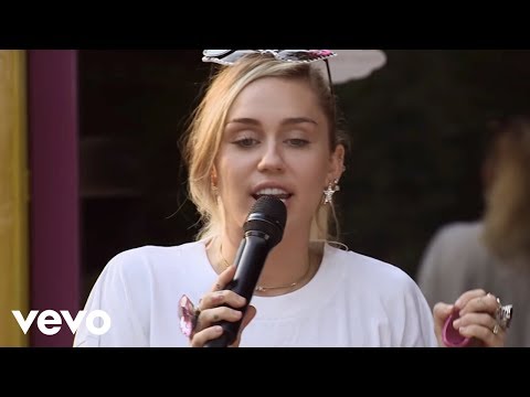 download lagu mp3 mp4 Miley Cyrus Party In Usa Free, download lagu Miley Cyrus Party In Usa Free gratis, unduh video klip Miley Cyrus Party In Usa Free
