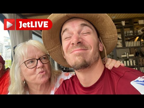 My mom is back!!! (🔴LIVE)