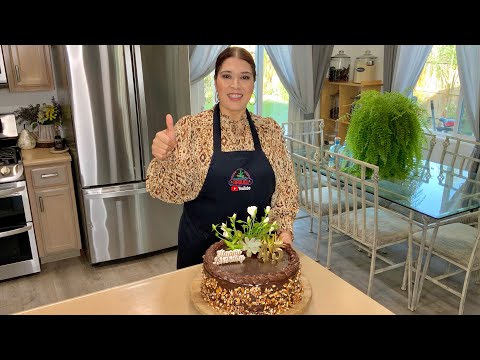 PASTEL DE CHOCOLATE CON PLÁTANO PARA MI CUMPLEAÑOS!!