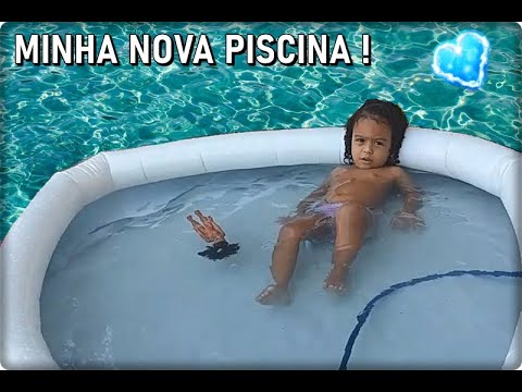 Brincando na piscina de plastico com a Manuzita ♥  Playing in the pool 