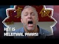 Gordon tilt gewichten met een HEEL SPECIAAL lichaamsdeel | Patty & Gordon op zoek naar eeuwige jeugd