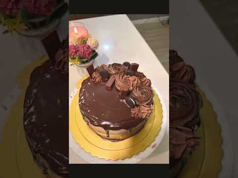 Ombre Chocolate Cake with American Buttercream #cake #ombrecake #ombrechocolatecake #buttercream