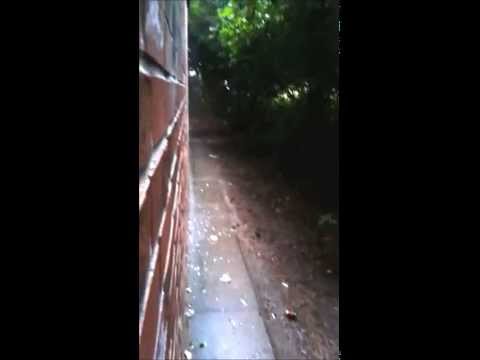 Flasche gegen Wand SlowMotion