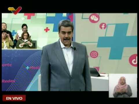 Jefe de Estado conversa con Sophia la Robot Humanoide de los encantos que ofrece Venezuela