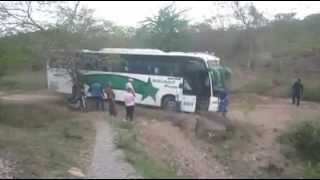 preview picture of video 'berlinas del fonce pasando por una barranco'