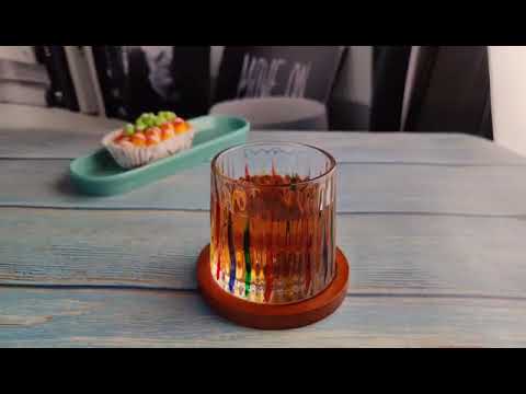 This is a colorful cup, the highlight of which is the rotatable base at the bottom.