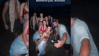 Una bella foto di İbrahim Çelikkol con la migliore squadra di beach volley.#ibrahim 